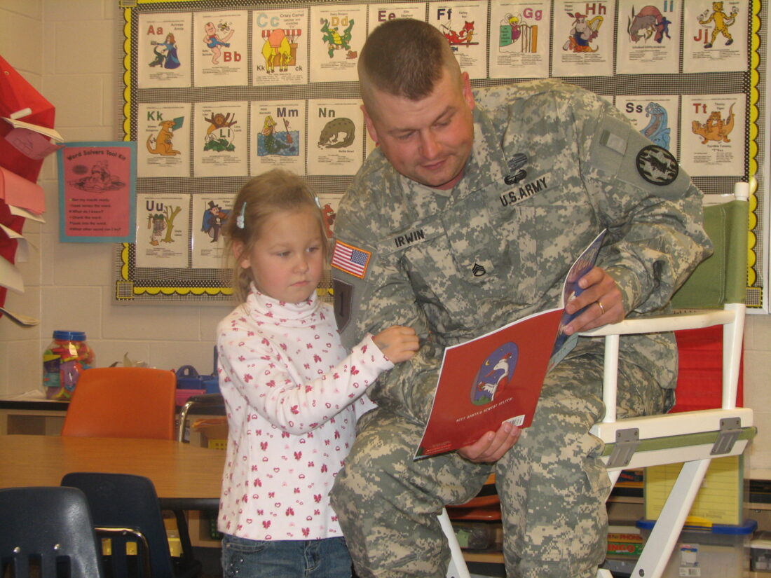 Soldier father surprises 6yearold daughter in BasehorLinwood